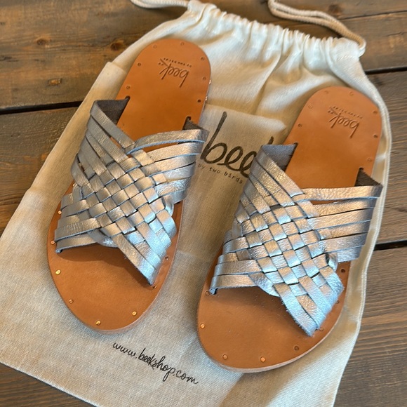 NWT Beek by Two Birds Silver Woven Sandal - Picture 3 of 12